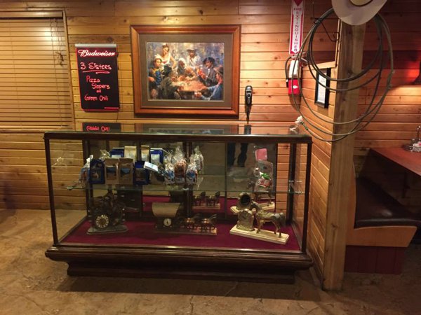 Restaurant Three Sisters Tavern and Grill